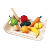 Assortiment de fruits et légumes en bois